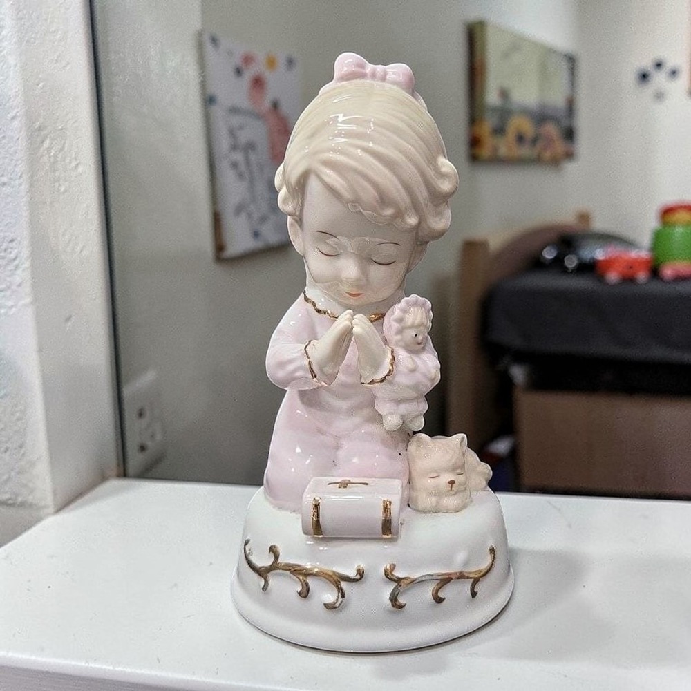 Sankyo Bedtime Prayer Praying Girl With Cat & Bible Figurine, Porcelain Statue